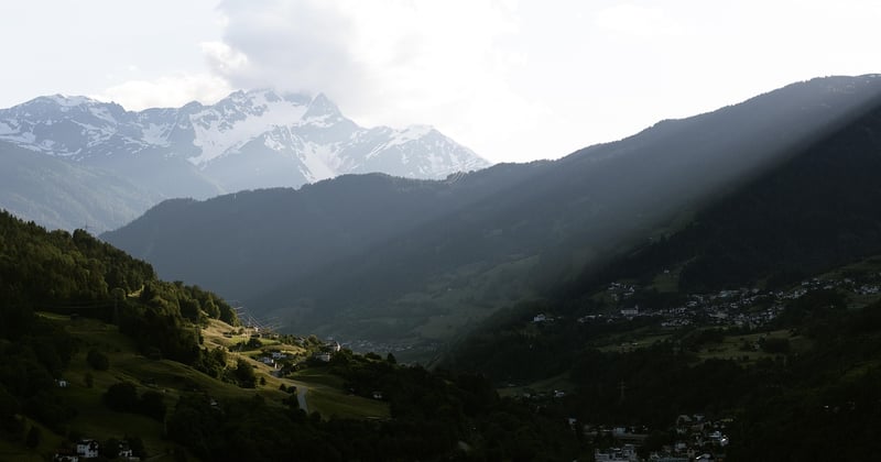 Fêtes de village et savoir-faire : vivre les Alpes au rythme des vallées