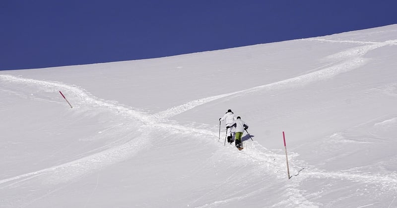 Sentiers de randonnée raquettes Alpes hiver : 12 spots incontournables
